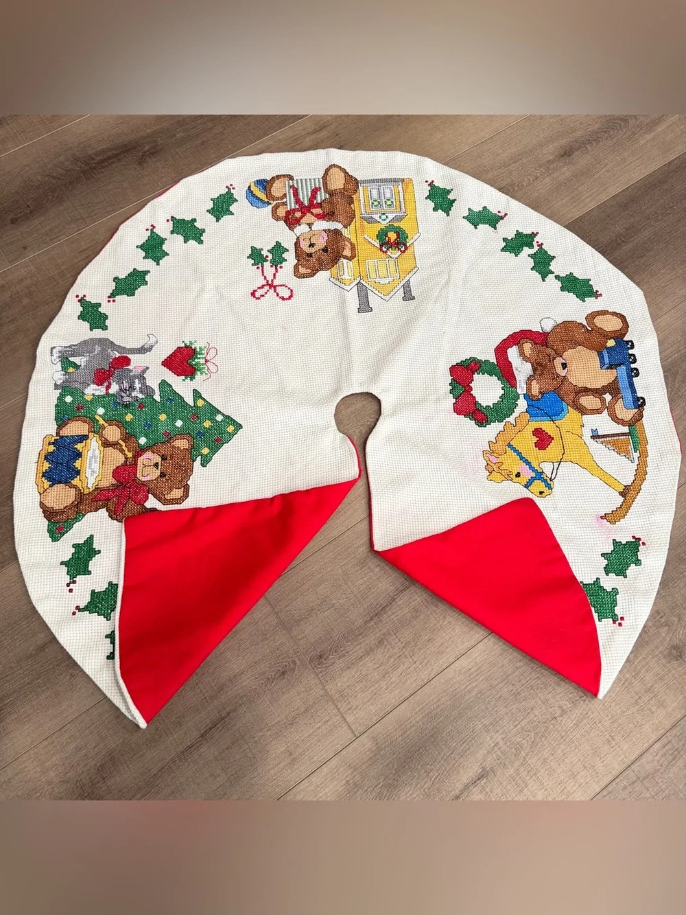 Janlynn Completed Christmas Cross Stitch Tree Skirt Trio Of Teddies 1989
